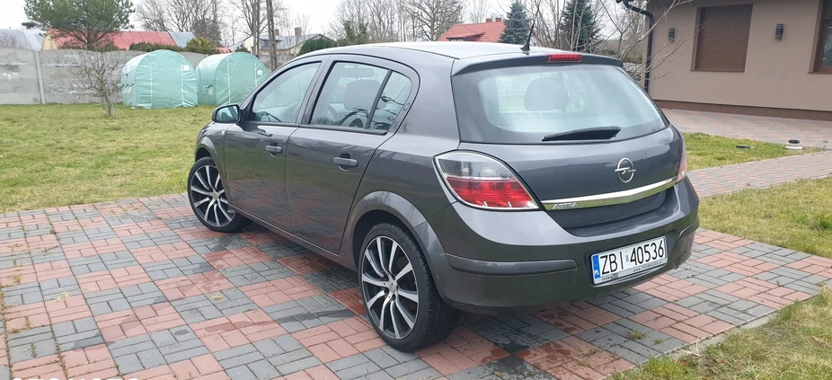 Opel Astra cena 17300 przebieg: 185200, rok produkcji 2009 z Białogard małe 121